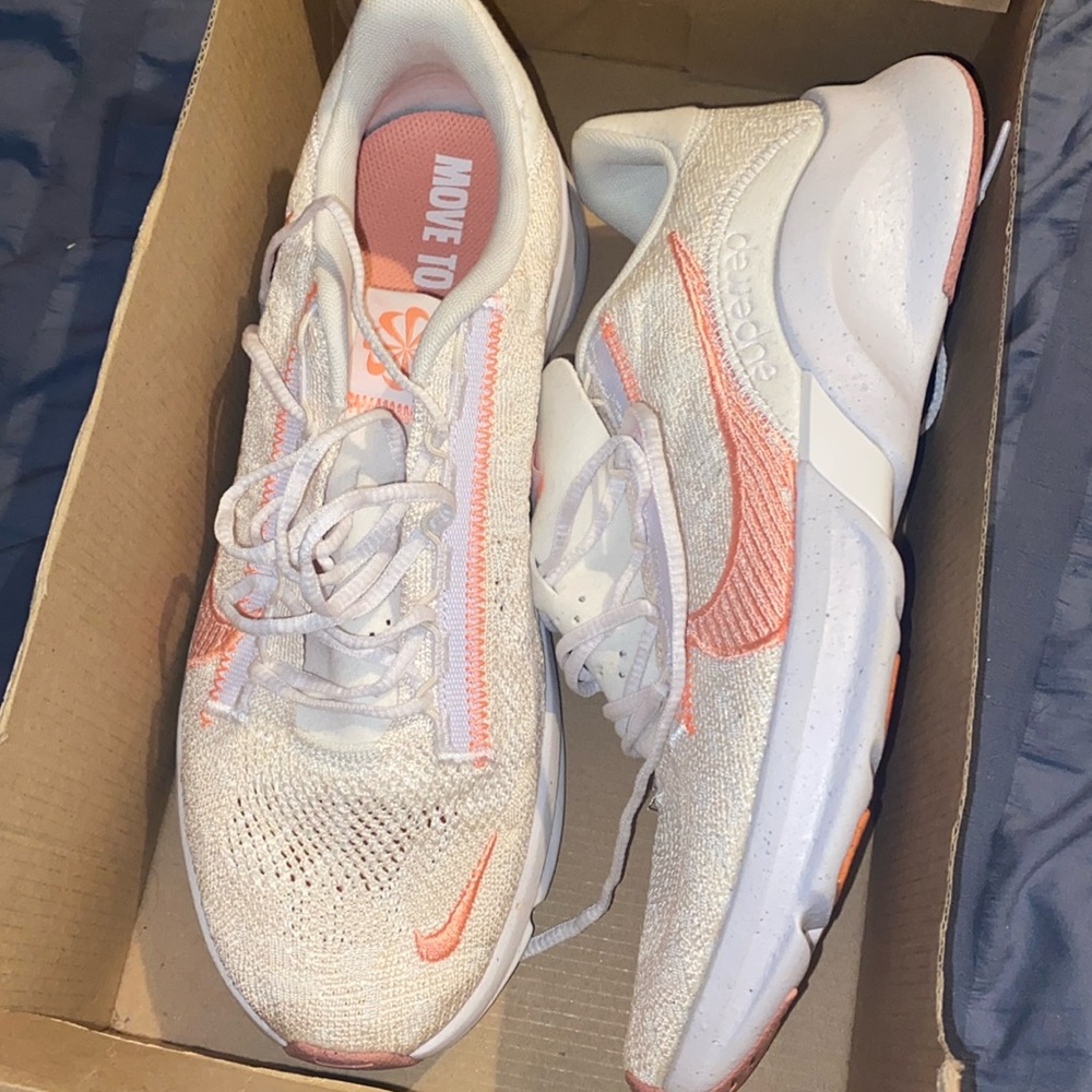 Nike NEW Women’s Size 10.5 Superrep go NEW